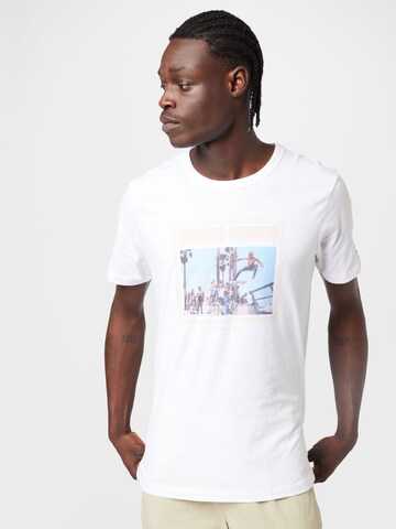 T-Shirt COLOURS & SONS en blanc : devant