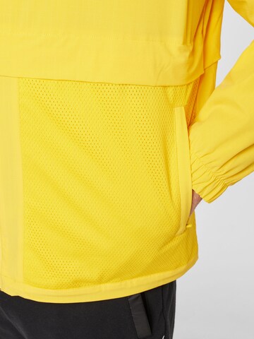 LACOSTE Prehodna jakna | rumena barva