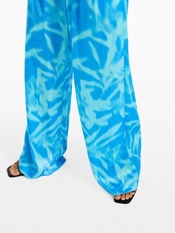 Bershka Wide leg Pleat-front trousers in Blue