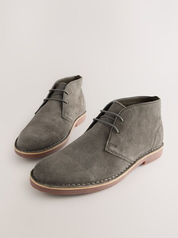 Botine Chukka de la Next pe gri