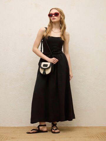MANUKA Skirt in Black: front