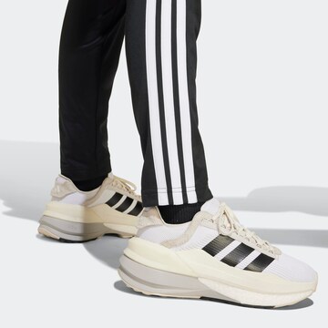 Completo per l'allenamento 'Seasonal Essentials Tiberio' di ADIDAS SPORTSWEAR in nero