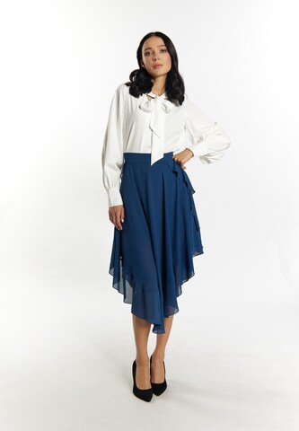 faina Rok in Blauw