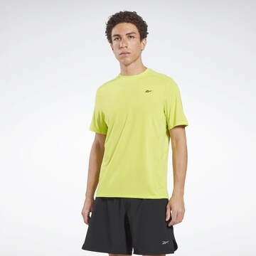 T-Shirt fonctionnel Reebok en jaune : devant