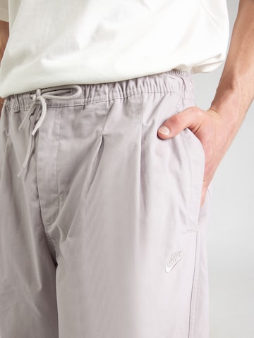 Baggy Pantalon à pince 'CLUB' Nike Sportswear en gris