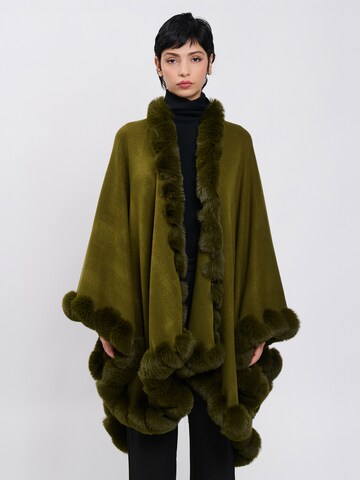 Influencer Cape in Green: front