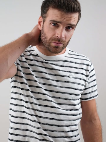 T-Shirt 'Dalso' Deeluxe en blanc
