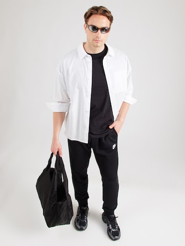 Coupe regular T-Shirt 'Club' Nike Sportswear en noir