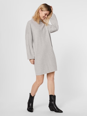 Robes en maille 'Nancy' VERO MODA en gris