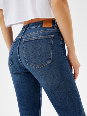 Bershka Skinny Jeansy w kolorze niebieski