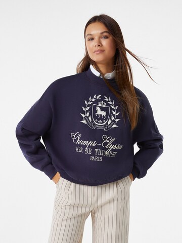 Bershka Sweatshirt in Blue: front