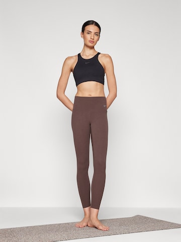 NIKE Skinny Sporthose 'ZENVY' in Braun