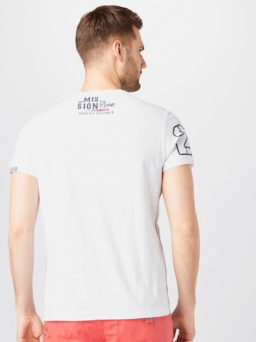 Tricou de la CAMP DAVID pe alb