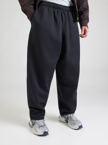 Nike Sportswear - Tapered Pantalón 'CLUB' en negro: frente
