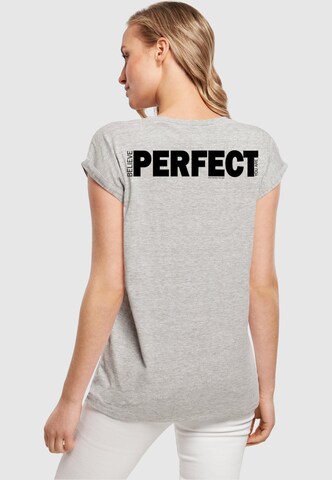 Merchcode T-Shirt 'Believe Front' in Grau