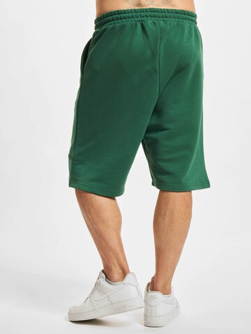 ROCAWEAR Regular Bundfaltenhose 'ExcuseMe' in Grün