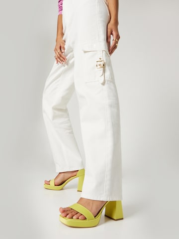 Regular Jeans cargo 'Fanny' Hoermanseder x About You en blanc