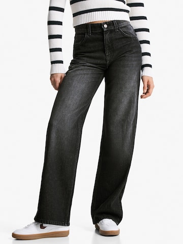 Wide leg Jeans de la Bershka pe negru: față