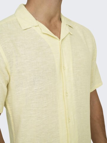 Coupe regular Chemise 'Caiden' Only & Sons en jaune