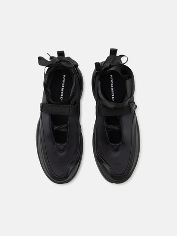 Jordan Sneakers in Black