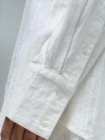 Seamless Basic Paita ' Amalfi ' värissä valkoinen