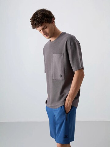 Tommy Life T-Shirts in Grau
