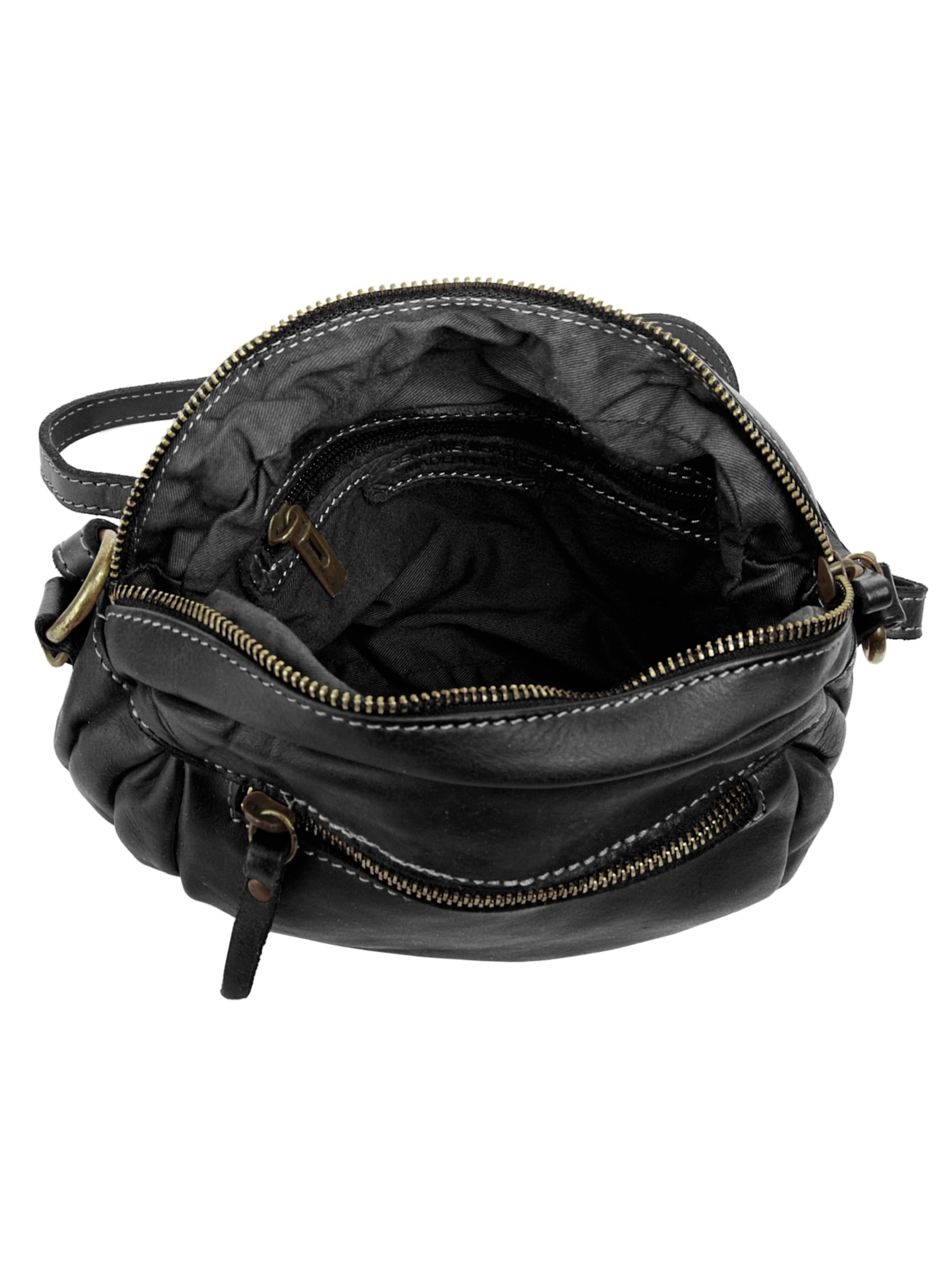Cluty Crossbody Bag in Black