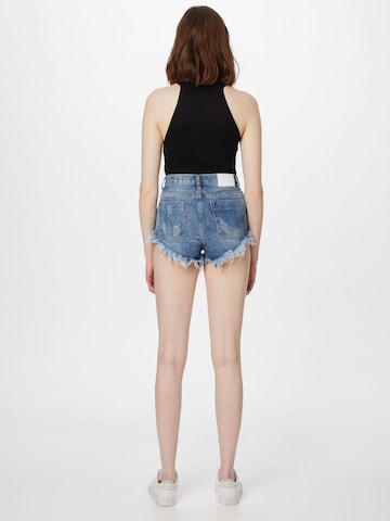 GLAMOROUS Regular Shorts in Blau