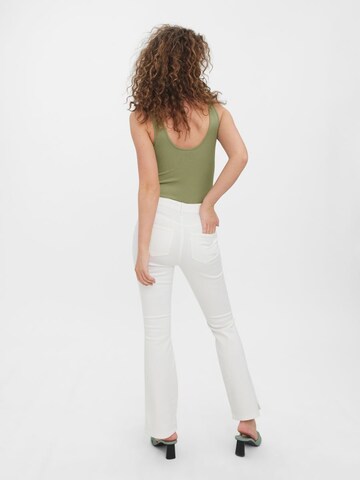 VERO MODA Flared Jeans 'SELMA' i hvid
