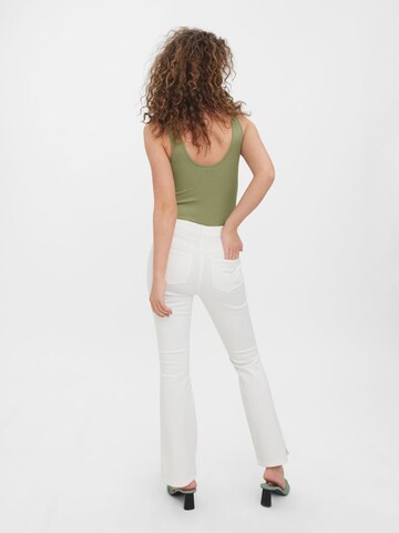 VERO MODA Flared Jeans 'SELMA' in Wit