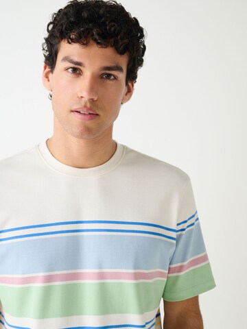 T-Shirt Next en blanc