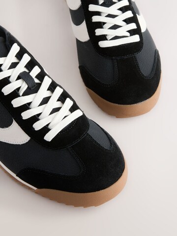 Next Sneaker in Schwarz