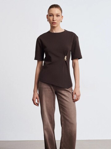 Maglietta 'T-Shirts' di Dilvin in marrone
