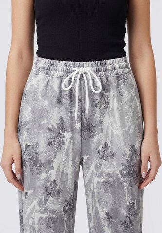 myMo ROCKS - Loosefit Calças em cinzento