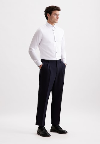 Coupe slim Chemise business 'Schwarze Rose' SEIDENSTICKER en blanc