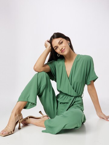 Tuta jumpsuit 'GIFFI' di SISTERS POINT in verde