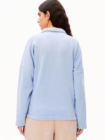Sweat-shirt 'POLO SWEAT' ARMEDANGELS en bleu