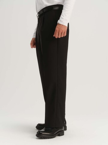 TRAPP Regular Pleat-front trousers in Black