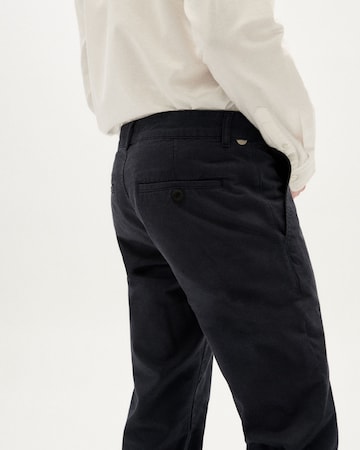 Regular Pantalon chino Thinking MU en bleu