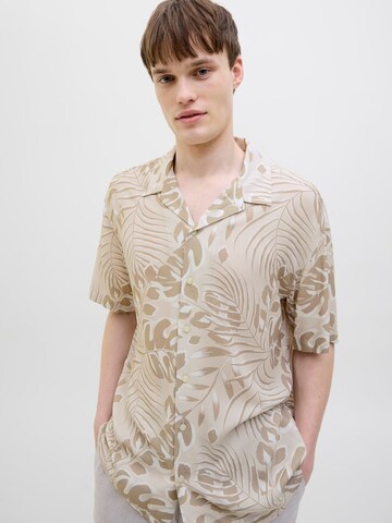 JJ Rebel Comfort fit Overhemd 'JREBBLOOM RESORT' in Beige: voorkant