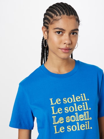 Tricou 'Le soleil' de la Les Petits Basics pe albastru