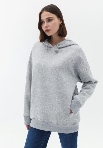 OXXO Sweatshirt in Grey: front