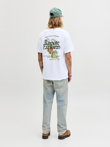 Tricou 'JORMONTAUK' de la JACK & JONES pe alb: față