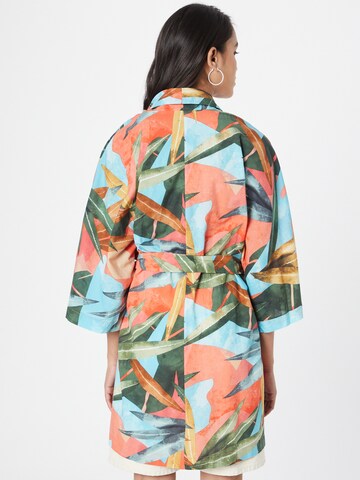 jauktas krāsas Mavi Kimono