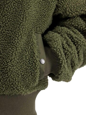 ALPHA INDUSTRIES Between-Season Jacket 'MA-1 Teddy' in Green