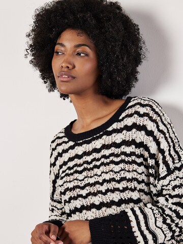 Apricot Pullover in Beige