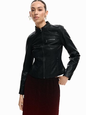 Desigual Välikausitakki värissä musta: etupuoli