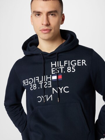 TOMMY HILFIGER Sweatshirt i blå