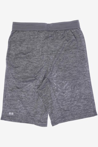 UNIQLO Shorts 31-32 in Grau