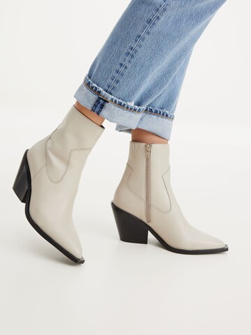 Karolina Kurkova Originals Ankle Boots 'Cassidy' in White